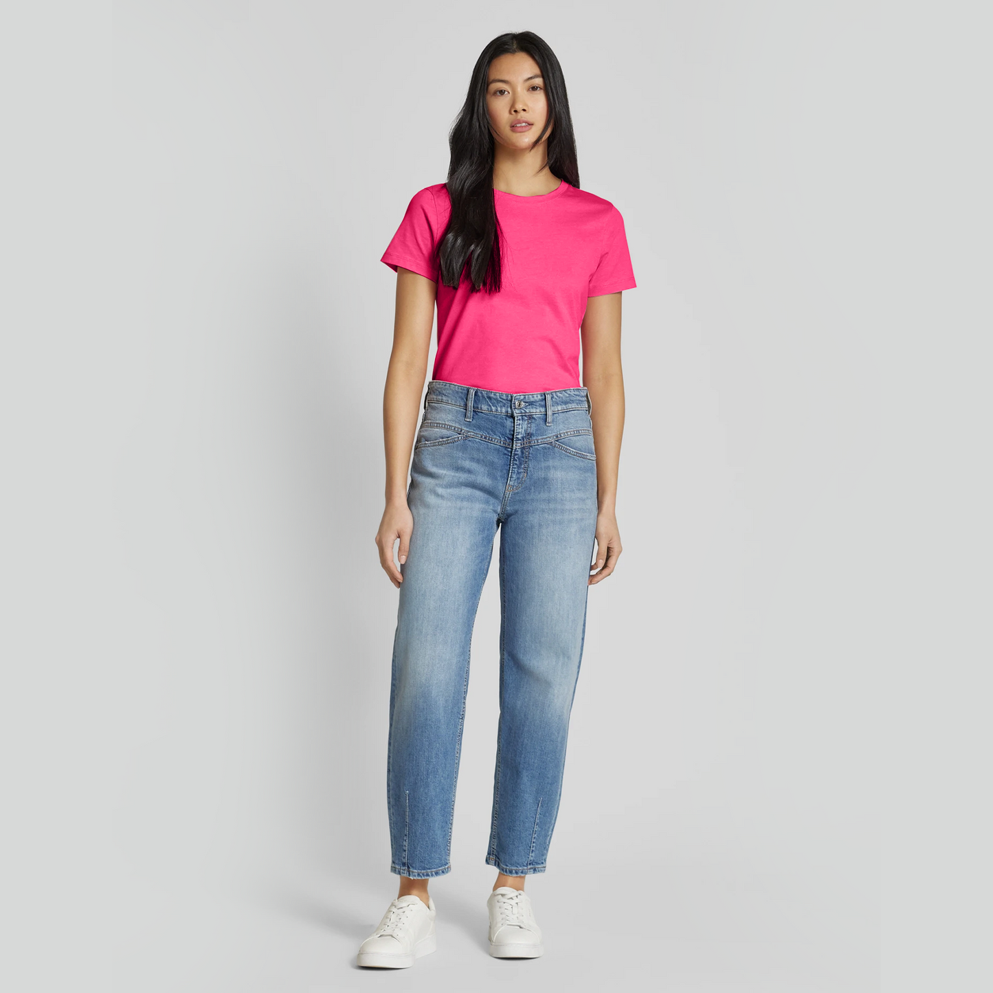 LADIES ICONIC FIT T